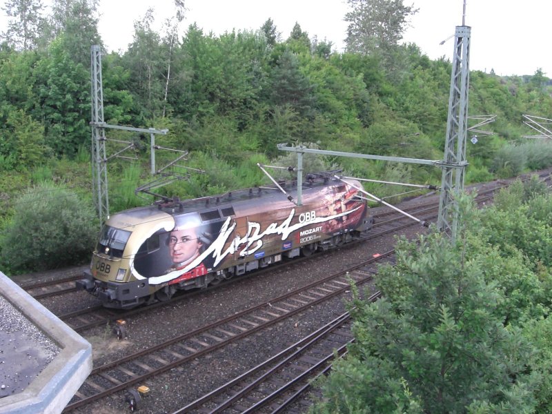 1116 250-0 noch als  Mozart-Taurus  unterwegs. Das Bild entstand
am 12. Juli 2008 im Rangierbahnhof Mnchen Nord.