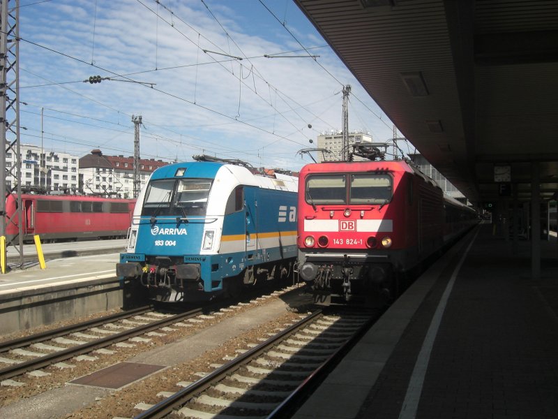 143 824-1 und 183 004  Arriva  nebeneinander am 31. Mai 2009
im Mnchner Hauptbahnhof.