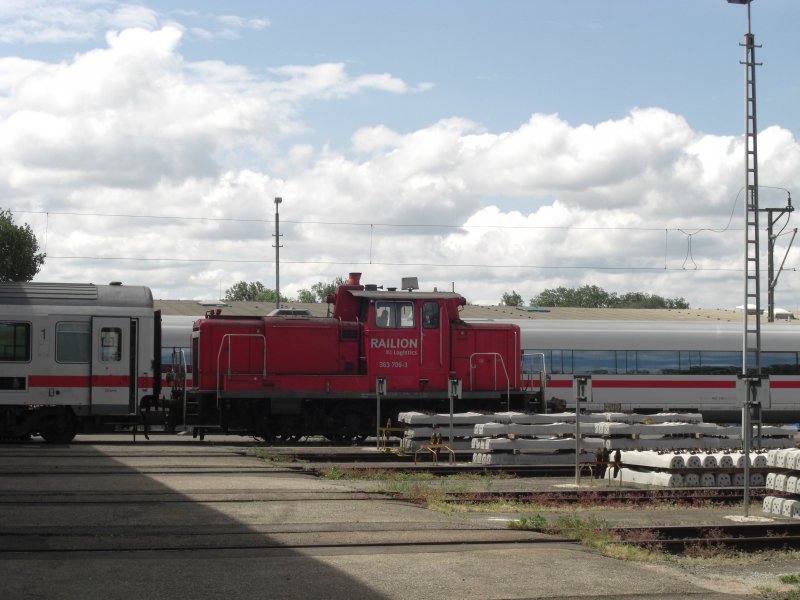 363 706-3 der  RAILION  im Betriebswerk Mnchen/Pasing am
31. Mai 2008 bei einer Rangierfahrt.