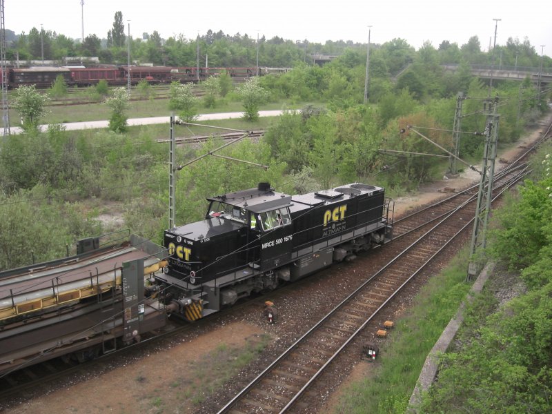 MRCE 500 1676 der  PCT GmbH  mit der Loknummer G1206 bei einer 
Rangierfahrt im Rangierbahnof Mnchen-Nord am 15. Mai 2009.