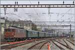 Am Schluss der stattlichen 'Train Chase' der L'Association 141R568 hilft zu meiner Freude die BLS Ae 4/4 251; hier bei der Abfahrt in Lausanne.

26. Okt. 2024