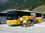 (238'400) - PostAuto Wallis - VS 445'902 - Iveco + PostAuto-Tretvelo am 24. Juli 2022 in Ulrichen, PostAuto-Terminal