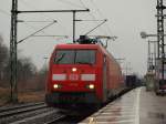EG 3108 kam am Morgen des 2.6 mit einem KLV-Zug im Pinneberger Bahnhof zum Stehen.