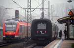 Wegen der Bauarbeiten in Rendsburg und Owschlag gut eine Stunde später unterwegs ist der IC3 MFA/FF/MFB 50/54/5290 DSB Triebwagen als EC 380 nach Aarhus. Dazu in Gleis 2 in Schleswig abgestellt der RBSH Lint 0648 453/953 der als RB von Schleswig nach Flensburg eingesetzt wurde. Schleswig 06.04.2014