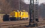 203 309-0 und 711 111-5 als  gelbes Gespann  bei der Durchfahrt in HH-Harburg. 26.2.11