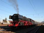 01 180-9 stand mit dem Sonderzug des  Bayerischen Eisenbahnhmuseums  aus Nrdlingen am 5.