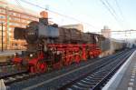 Am 6 Dezember 2014 steht 011 075 der SSN mit Weihnachtszug nach Herzogenrath am Gleis 5 in 's Hertogenbosch.