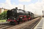 Mit ein Dampfzug aus Mannheim treft am 1 Juni 2014 01 118 in Neustadt (Weinstrasse) ein.