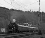 Im letzten Licht, gegen 20:03 Uhr kommt der erste entlich: Die Bochumer (DGEG) 38 2267 (P 8) zieht den ersten Sonderzug der Eifelbahn, auf der Rckfahrt von Gieen, ber die Siegstrecke (KBS 460) in