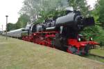 Dampfpendelzug mit 52 8047 steht am 23 Mai in Nossen.
