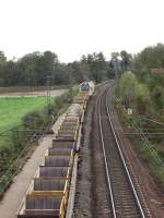 Dieser Bauzug befindet kurz vor dem Bahnhof von bersee.