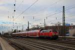 218 423-2 schiebt einen Regionalzug in Richtung Mnchner Hauptbahnhof.