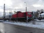 294 701-8 mit einem kurzen Kesselwagenzug im Bahnhof von Prien am Chiemsee.