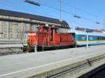 362 768-4 schob soeben einige Waggons des  ALEX  in den Mnchner Hauptbahnhof.