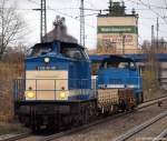V100-SP-001 (98 80 3202 846 2 D-SLG) fhrt am 12.11.10 mit zwei Wagen und der G1206-SP-021 (92 80 1275 850-6 D-SLG) am Haken durch den Ort Tostedt.
