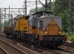 202 500-5 von Die-Leih GmbH fhrt am 21.5.11 mit einem Kran durch den Bhf. Hamburg-Harburg.