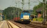 V 100-SP-003/202 677-1 dieselte mit einem kleinen Schienentransport Richtung Owschlag durch Schleswig da dort Schienen erneuert wurden. 17.8.11