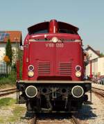 Am 25.4.11 konnte ich so eine spezielle Aufnahme machen,V 100 1200 stand mit dem 2.Zug nach Schorndorf abfahrbereit in Welzheim.