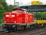 212 323-0 der DB Fahrwegdienste rollte mit einem Bauzug an uns vorbei Richtung Abstellplatz Harburg. 08.07,11