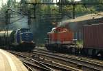 212 285-1/MWB V 1253 und 293 502-1/Locon 211 beim  abdieseln  in Harburg. 30.9.11