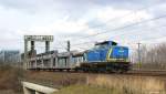 V 1251 der MWB/evb dieselte am 8.4.13 mit einem leeren Autozug ber die Sderelbbrcken.