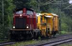 NeSA V100 1041 mit Schweerbau SBM 250 und Begleitwagen als Nbz 42781 aus Stadthagen kommen auf dem Weg nach Padborg/DK. Schleswig 17.08.2015(1172)