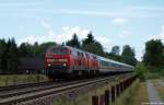 218 397-8 und 218 371-3 rauschen am 15.7.10 mit dem IC 2315 nach Frankfurt (Main) Hbf. bei Lunden durch die Landschaft.