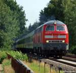 218 321-8 und 218 307-7 dieseln am 15.7.10 mit dem IC 2170 nach Westerland (Sylt) bei Lunden am Fuzzi vorbei.