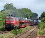 Mit dem Syltshuttle nach Westerland (Sylt) fahren 218 311-9 und 218 374-7 am 13.7.10 kurz vor dem Bhf. Morsum durch die Landschaft.