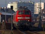 218 379-6 mit Schwestermaschine an der Autoverladung auf Sylt vom Bahnbergang Tinnum aus aufgenommen. 29.1.11
