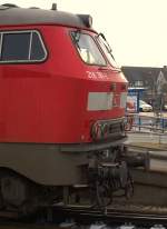 Dieses Gesicht wird immer in Erinnerung bleiben und hoffentlich prgt es noch lange das Bild in Westerland. Detailportrait der 218 381. 29.1.11
