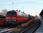 218 345-7 und 218 380-4 stehen am 29.1.11 mit dem Syltshuttle aus Niebll an der Verladerampe in Westerland (Sylt).