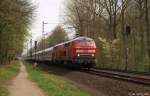 218 315-0 und 218 385-3 dieseln am 16.4.11 mit dem IC 2190 nach Westerland (Sylt) durch den Prisdorfer Wald.