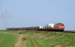 218 386-1 und 218 389-5 fahren am 23.4.11 mit dem Syltshuttle nach Niebll bei Klanxbll am Fuzzi vorbei.