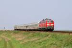 Mit dem IC 2191 nach Frankfurt (Main) Hbf. fahren 218 321-8 und 218 341-6 am 23.4.11 bei Klanxbll durch die Landschaft.
