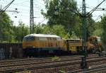 218 287-1 der Bahnbau Gruppe plus Gleisstopfer bei der Durchfahrt in Harburg. 03.06.11