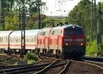 218 366-3 und die aus Karlsruhe geliehene 218 484-4 rollen ier mit dem IC 2073 nach Dresden in den Hamburger Hauptbahnhof. 8.7.11