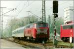 Die 218 225-1 mit Ein Nahverherszug Basel - Lindau erreicht Singen.
29.04.1995