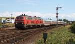 Mit dem IC 2072 aus Dresden Hbf. fahren 218 381-2 und 218 363-0 am 12.7.11 in den Bhf. Westerland (Sylt) ein.