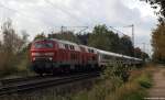 218 397-8 und 218 322-6 dieseln am 19.10.11 mit einem IC nach Sden durch den Prisdorfer Wald.