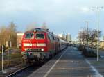 218 380-4 und 218 315-0 stehen am 10.12.11 mit dem IC 2311 nach Stuttgart Hbf. im Bhf. Husum und warten auf Abfahrt.