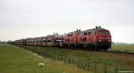 218 376-2 und 218 314-3 dieseln am 5.7.11 mit dem Syltshuttle nach Westerland (Sylt) bei Klanxbll weiter gen Nordseeinsel.