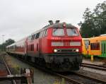 218 213-7 mit einer RB/IC Mischung bei der EInfahrt in Cham. 21.08.07