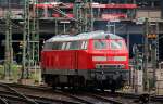 218 321-8 dieselte nach kurzem warten durch dem Hamburger Hbf. 17.05.2012
