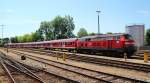 218 431-5 mit einem Fahrradzug abgestellt im Bahnhof von Lindsu. 02.06.12