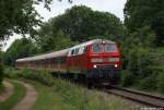 218 471-1 dieselt am 19.6.12 mit dem RE nach Lbeck Hbf. bei Behl durch die Landschaft. Nchster Halt ist Bad Malente-Gremsmhlen.