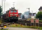 218 379-6 und 363-0 verlassen Niebll Richtung Westerland mit einem Autozug. 04.08.12
