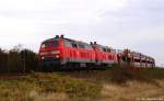 Mit dem Syltshuttle nach Westerland (Sylt) fuhr 218 185-7 mitsamt einer Schwesterlok am 10.10.09 bei Morsum durch die Felder.