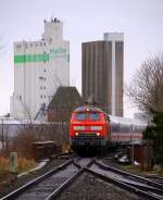 DB 1218 363 und 342 mit dem IC 2311 Nordfriesland bei der Einfahrt in Husum, Fahrziel ist Stuttgart. 08.02.2014