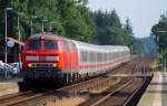DB 1 218 371-3 und Schwesterlok mit verspøtetem IC aufgenommen in Langenhorn am  02.08.2014